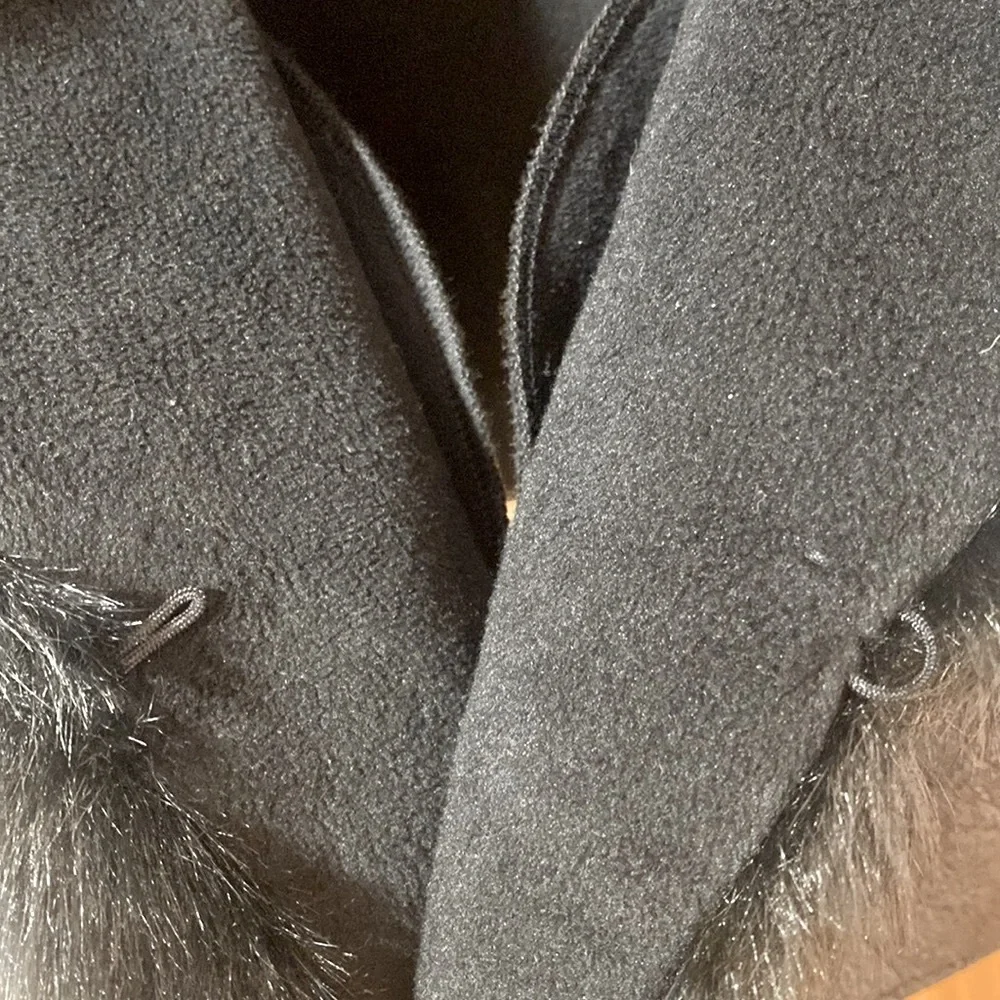 White House Black Market Faux Fur Vest Size Small - Picture 6 of 9